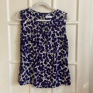 Sleeveless pattered top